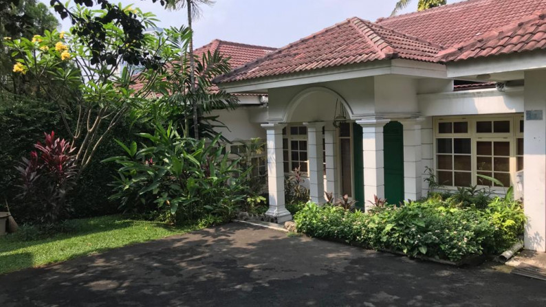 Jual Rumah di Pejaten Barat Halaman Besar Asri