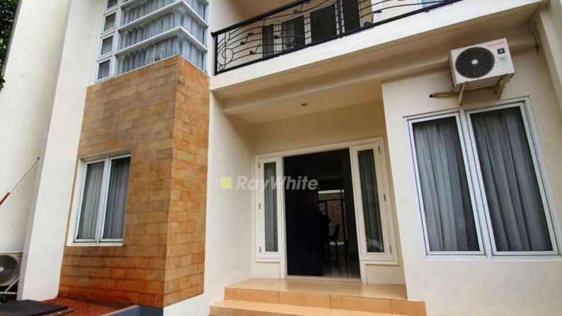 Rumah Modern Minimalis Sangat Cantik di Villa Cinere Mas