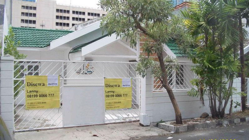 Sewa Rumah 1 Lantai, Bagus + Terawat, Sudah Renov, Row Jalan depan Lebar, Siap Huni - LS -