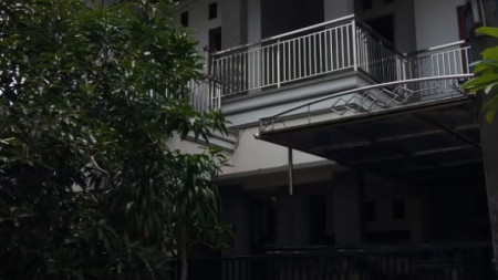 Rumah 2 lt Dijual di Griya Kebraon Barat, Surabaya
