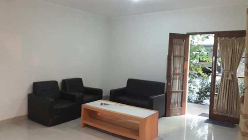 HUNIAN MINIMALIS DENGAN KONSEP TOWN HOUSE DI AWANA, JL MAYJEN SUTOYO