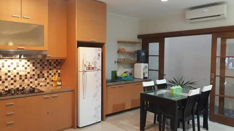 HUNIAN MINIMALIS DENGAN KONSEP TOWN HOUSE DI AWANA, JL MAYJEN SUTOYO