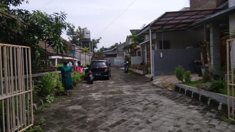 RUMAH MINIMALIS SIAP HUNI, DI BELAKANG HYATT REGENCY