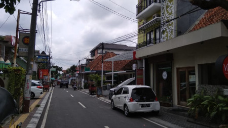 RUANG USAHA DITENGAH KAWASAN YANG RAMAI WISATAWAN, PRAWIROTAMAN