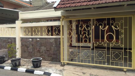 Rumah disewakan simpang darmo permai selatan surabaya