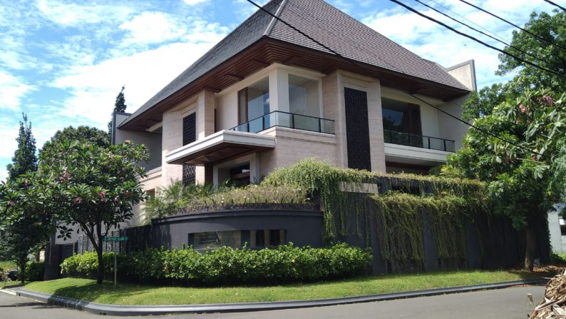 Dijual : Rumah Mewah,Ada kolam renang di Pondok Indah Jakarta Selatan