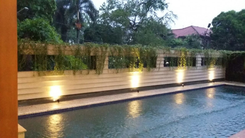 Dijual : Rumah Mewah,Ada kolam renang di Pondok Indah Jakarta Selatan