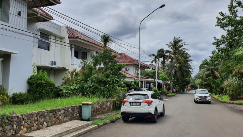 Rumah Bagus Di River Park, Bintaro Jaya