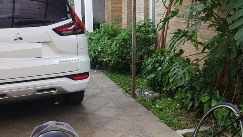 Rumah besar,ada kolam renang di Kemang Jaksel