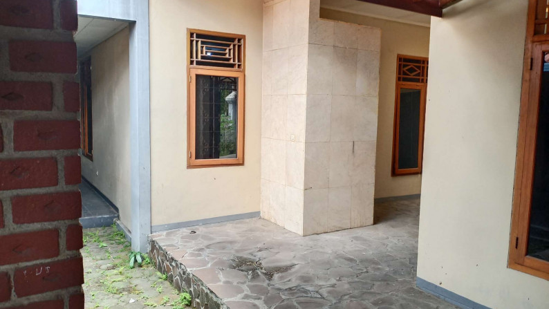 REPOSISI HARGA! MILIKI SEGERA Rumah 2 Lantai di Lembah Tubagus Ismail, Bandung Utara