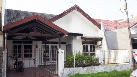 Rumah di Griya Babatan Mukti, Bagus + Terawat, Jalan depan Paving, Siap Huni