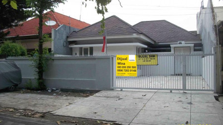 Jual Rumah 1 Lantai, Sudah Renov, Lokasi Pusat Kota, Row Jalan depan Lebar + Paving, Cocok untuk Kantor/Klinik/Cafe dsb