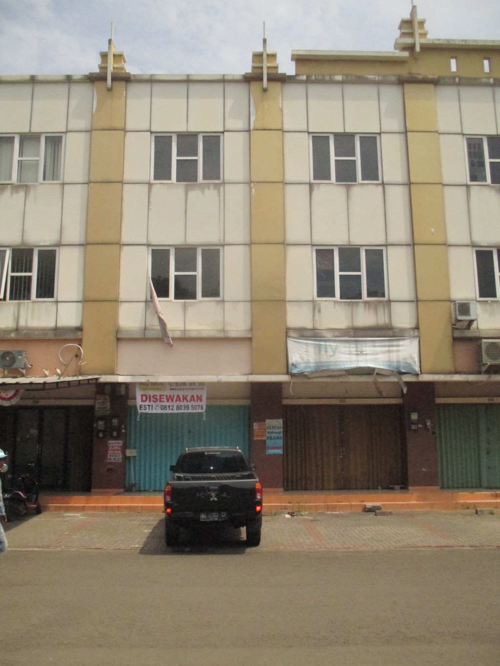 disewa ruko termurah hanya 70jt nego, 3 lantai, siap huni, ruko golden boulevard bsd city tangerang banten