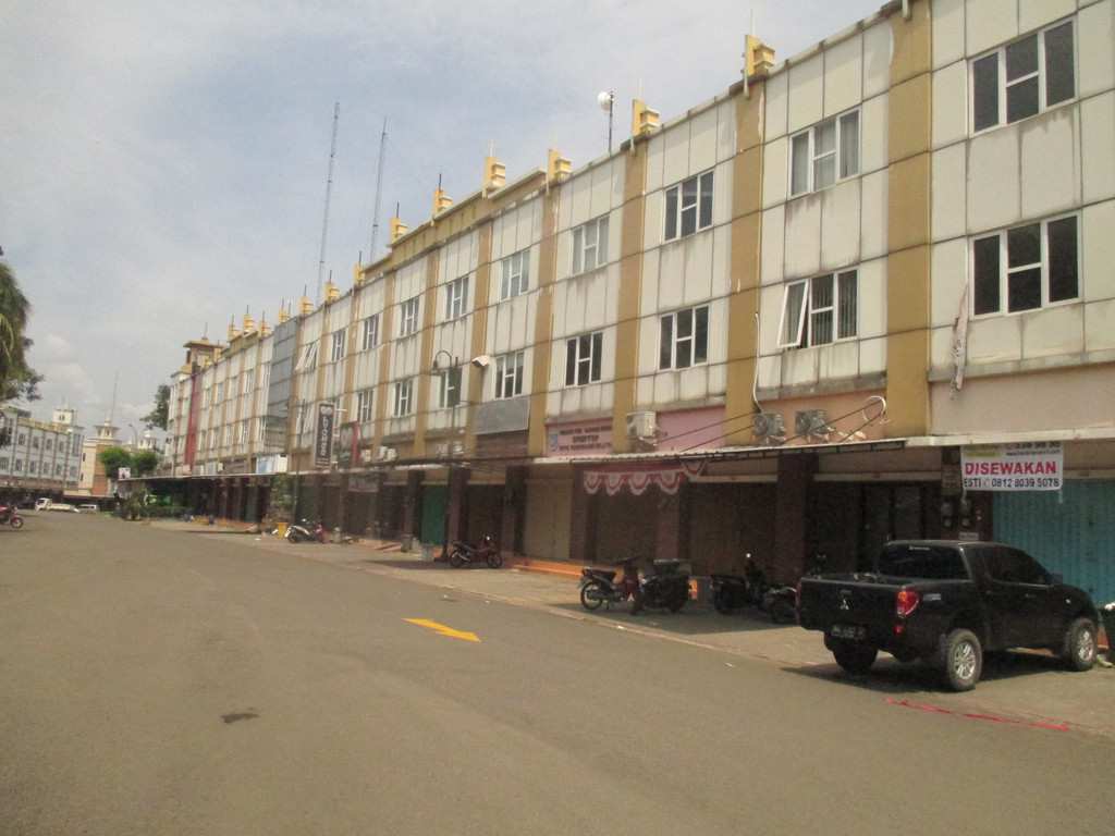 disewa ruko termurah hanya 70jt nego, 3 lantai, siap huni, ruko golden boulevard bsd city tangerang banten
