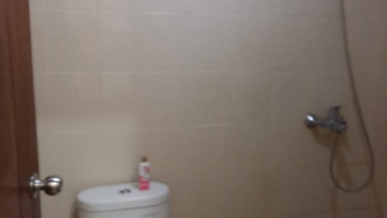 HUNIAN MINIMALIS DENGAN KONSEP TOWN HOUSE DI AWANA, JL MAYJEN SUTOYO