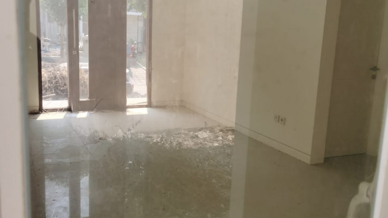 RUMAH DENGAN DESAIN MINIMALIS DALAM PERUMAHAN PREMIUM CITRA GRAND MUTIARA