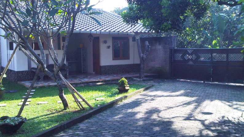 Rumah Halaman Luas,Asri,Bagus di Pondok Aren Tangerang