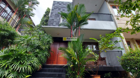 Rumah serasa dalam resort di Cipete