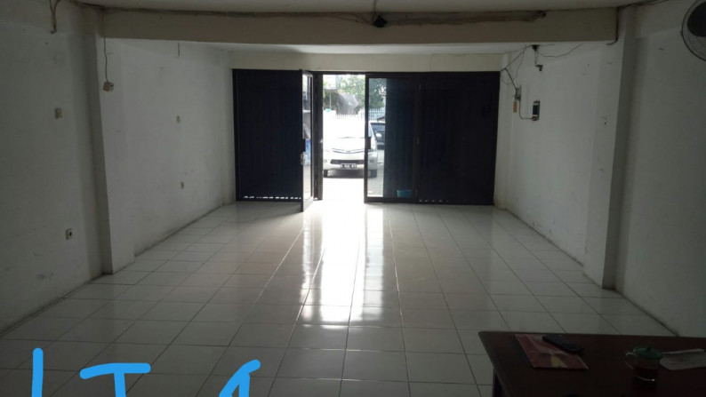 Dijual atau Disewakan Ruko di Green Garden, Jakarta Barat