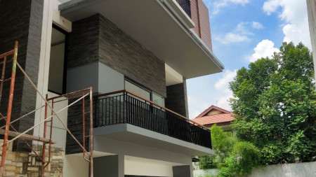 Rumah Baru,siap huni di Kebayoran Baru Jakarta Selatan