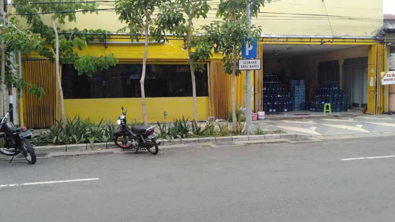 Dijual Toko/Ruko Hitung Tanah di Nol Jalan Dharmahusada, Surabaya