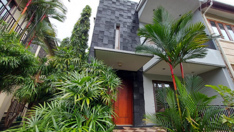 For Sale - Rumah Sangat Asri dan Nyaman Serasa Dalam Resort di Cipete