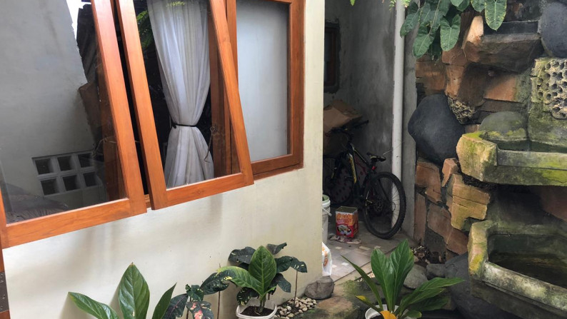 RUMAH TINGGAL SEMI FURNISH, LOKASI  STRATEGIS  DI JL DR RADJIMIN, SLEMAN.