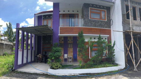 RUMAH TINGGAL SEMI FURNISH, LOKASI  STRATEGIS  DI JL DR RADJIMIN, SLEMAN.