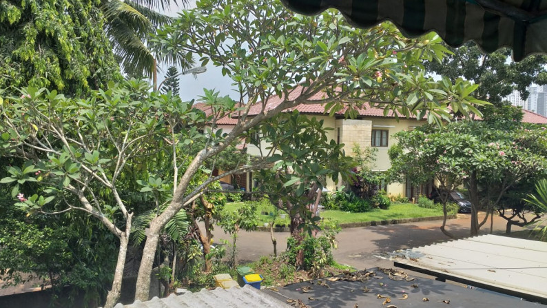 Rumah Sangat Asri dan Nyaman di Bukit Cinere Raya