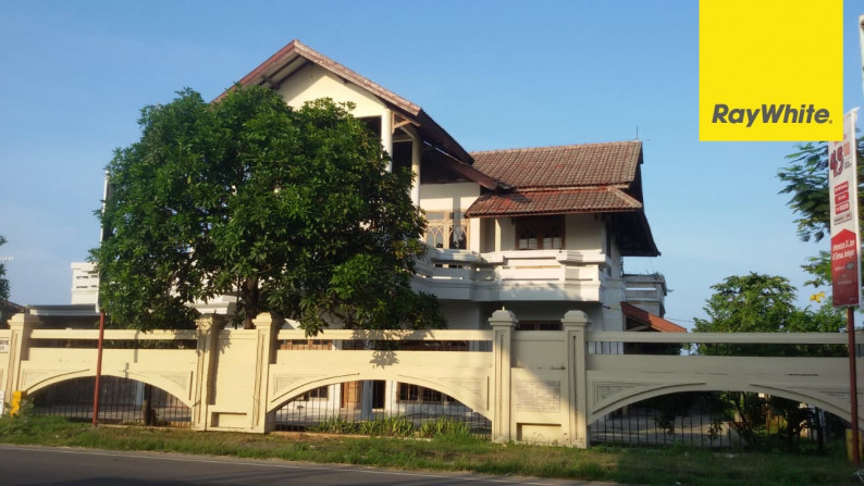 Dijual Rumah seperti  VILLA di Nol Jalan Pantura Semarang, Tuban