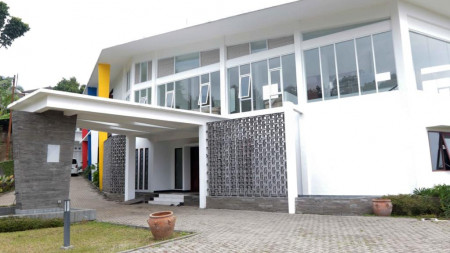 Dijual Villa dengan Pemandangan Yang Indah dan Bangunan Yang Elegan @Dago Pakar Bandung