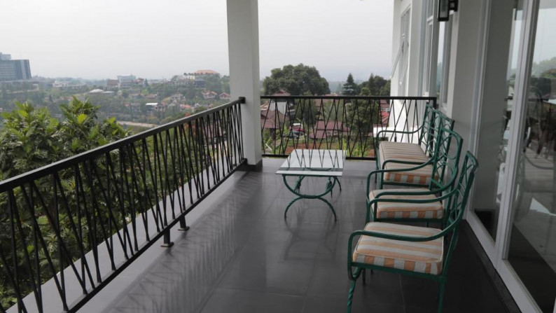 Dijual Villa dengan Pemandangan Yang Indah dan Bangunan Yang Elegan @Dago Pakar Bandung