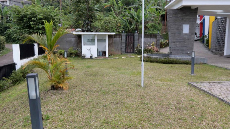 Dijual Villa dengan Pemandangan Yang Indah dan Bangunan Yang Elegan @Dago Pakar Bandung