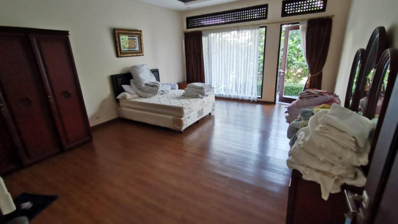 Dijual Villa dengan Pemandangan Yang Indah dan Bangunan Yang Elegan @Dago Pakar Bandung