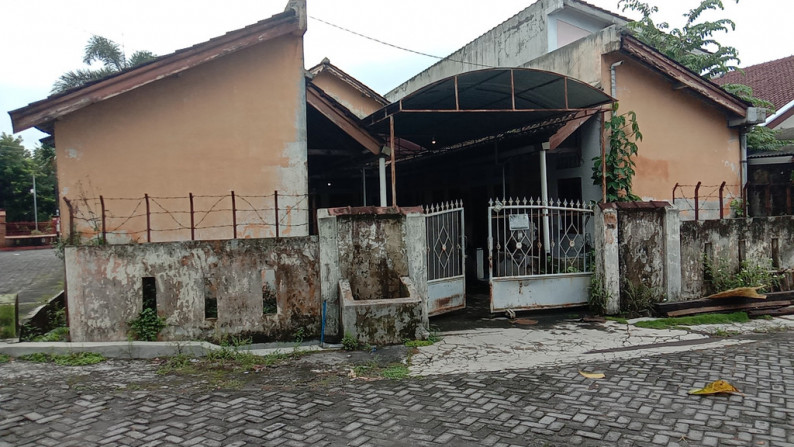 RUMAH KOST AKTIF, 12 KAMAR DI JL KALIURANG KM 10. YOGYAKARTA