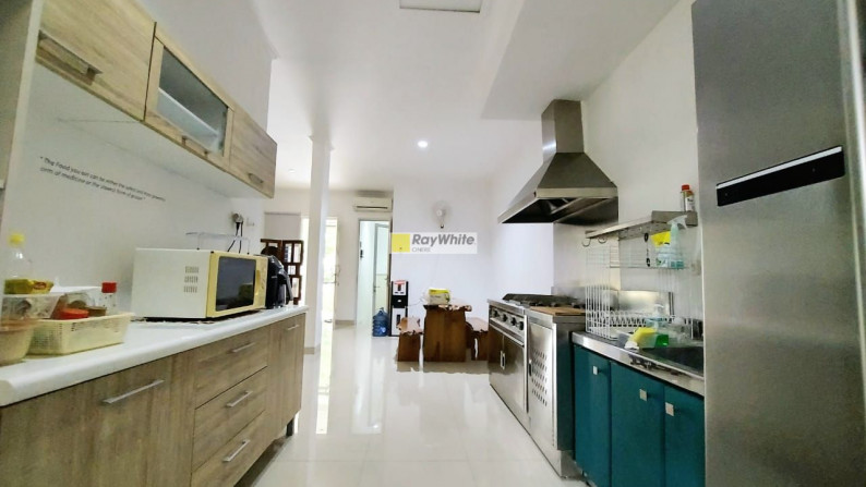 Rumah modern minimalis dalam town house di Cinere