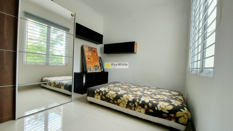 Rumah modern minimalis dalam town house di Cinere