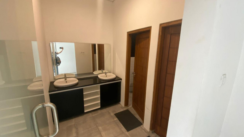 RUKO COCOK UNTUK USAHA/KANTOR DI JL MAGELANG