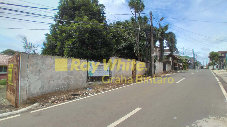 Jual tanah dengan bangunan tua di atasnya di Jl. Swadaya ...