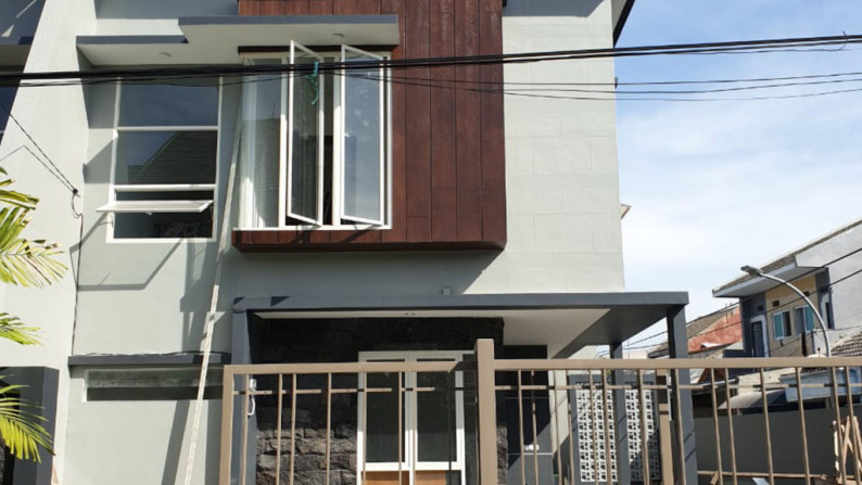 Rumah Dijual di Semolowaru Elok, Surabaya