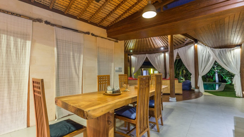 CHARMING VILLA FOR SALE LOCATED IN NYANYI BEACH