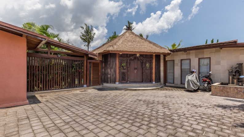 CHARMING VILLA FOR SALE LOCATED IN NYANYI BEACH