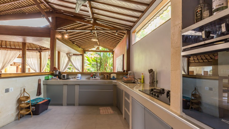 CHARMING VILLA FOR SALE LOCATED IN NYANYI BEACH