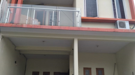 Dijual Rumah 2 lantai Strategis di Delta Sari Indah, Sidoarjo