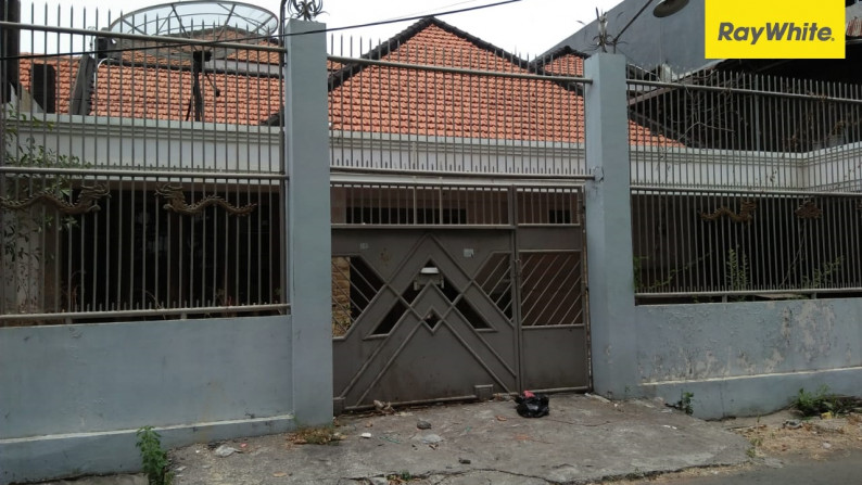 Rumah 1,5 Lantai Dijual di Jalan Putro Agung, Surabaya