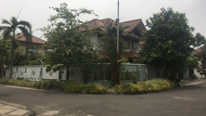 Hidup Tenang & Nyaman di Lingkungan Elit, dengan fasilitas berkelas. Rumah Hoek Siap Huni #HD