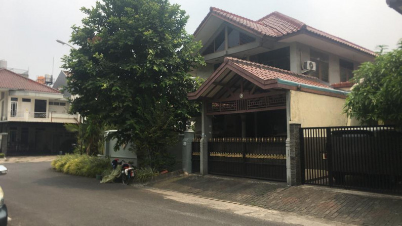 Hidup Tenang & Nyaman di Lingkungan Elit, dengan fasilitas berkelas. Rumah Hoek Siap Huni #HD