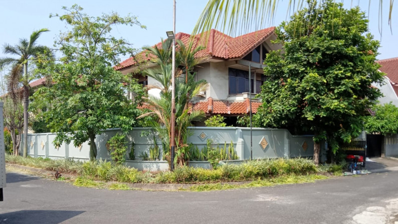 Hidup Tenang & Nyaman di Lingkungan Elit, dengan fasilitas berkelas. Rumah Hoek Siap Huni #HD