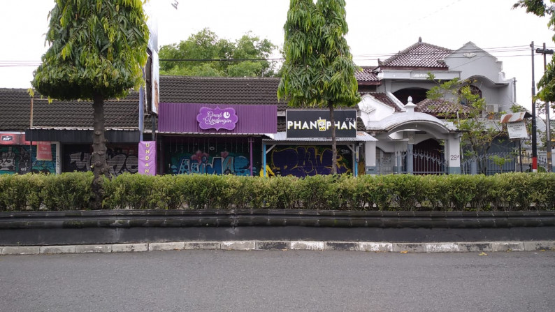 TANAH+BANGUNAN DIPUSAT KULINER, BISNIS, DEKAT UNY, UGM, SANATA DHARMA