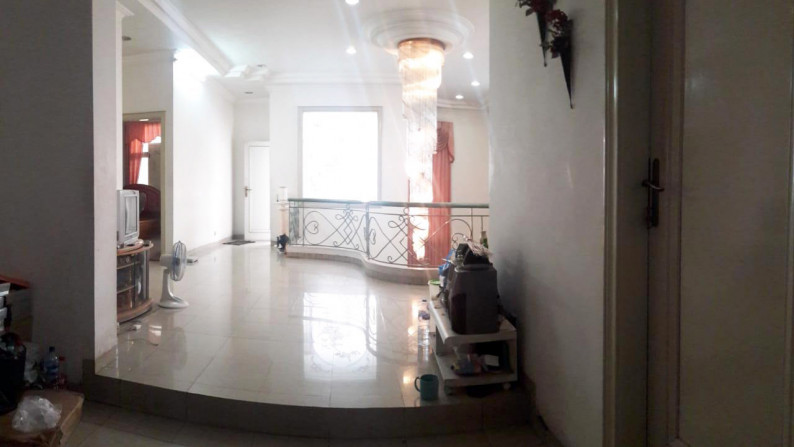 Rumah di Kutisari Indah Selatan, Bagus + Terawat, Jalan depan Paving, Siap Huni, Furnished